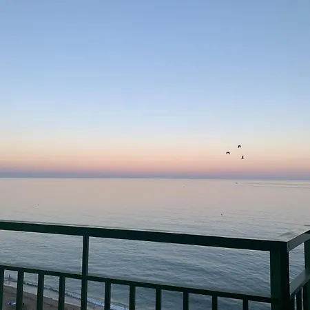 Tuhome Sea Side Апартаменты *